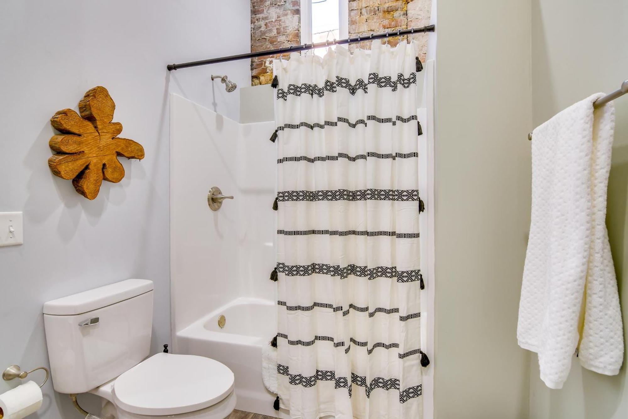 Dtwn Loft In The Heart Of Monett Pets Welcome! Bagian luar foto